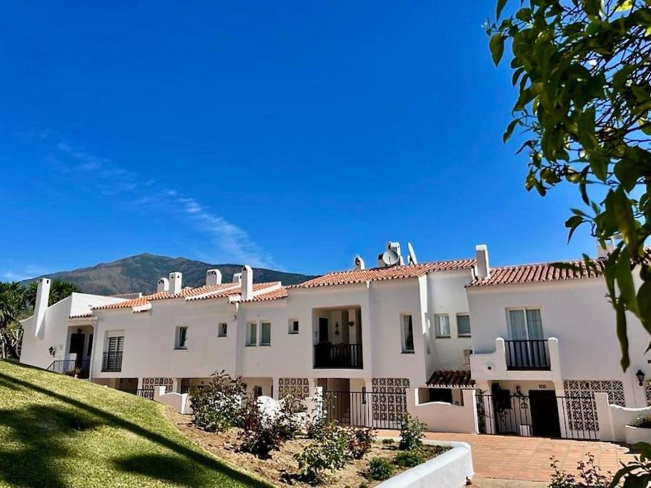 Hermosa Casita De Pueblo Con Piscina En Benahavis Exterior photo